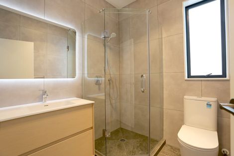 Photo of property in 1a Kirkdale Place, Northcross, Auckland, 0632