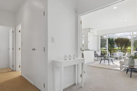Photo of property in 2/1-5 Gleanor Avenue, Oteha, Auckland, 0632