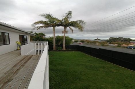 Photo of property in 1/111 Lincoln Park Avenue, Massey, Auckland, 0614
