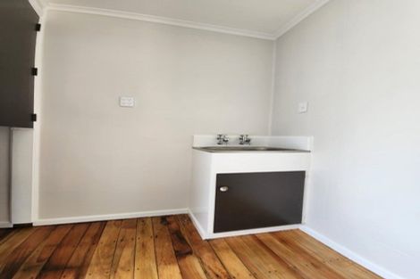 Photo of property in 31 Simons Street, Moturoa, New Plymouth, 4310