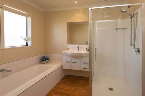 Photo of property in 48 Brockelbank Drive, Kaiapoi, 7630