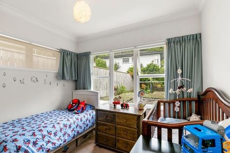 Photo of property in 327 Main Road, Tawa, Wellington, 5028