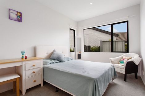 Photo of property in 11 Parachute Crescent, Papakura, 2110
