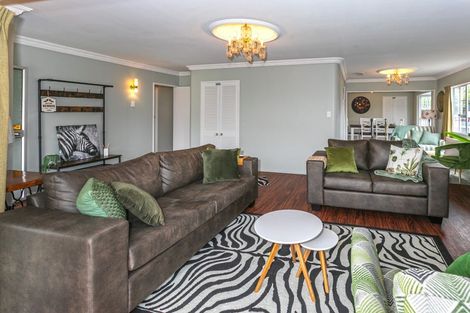 Photo of property in 35 Victoria Street, Coromandel, 3506