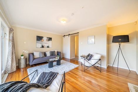 Photo of property in 10 Vista Crescent, Maoribank, Upper Hutt, 5018