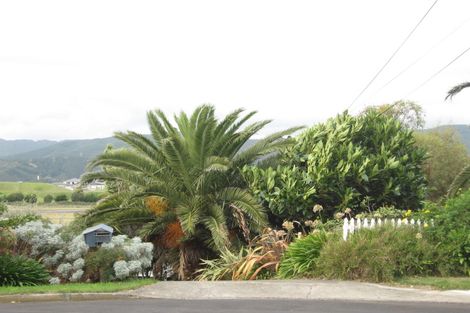 Photo of property in 20 Waikare Road, Raumati Beach, Paraparaumu, 5032
