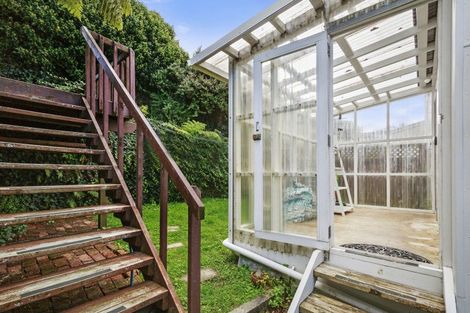 Photo of property in 32b Cheltenham Terrace, Newlands, Wellington, 6037