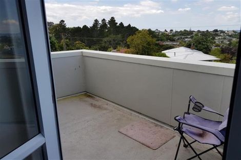 Photo of property in 10 Mcclintock Road, Massey, Auckland, 0614