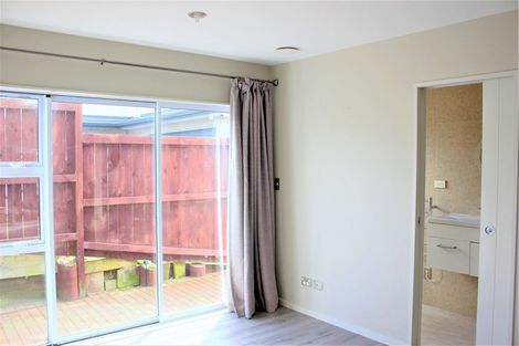 Photo of property in 76a Tamahere Drive, Glenfield, Auckland, 0629