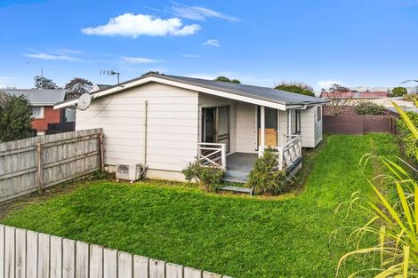 Photo of property in 114 Tremaine Avenue, Westbrook, Palmerston North, 4412