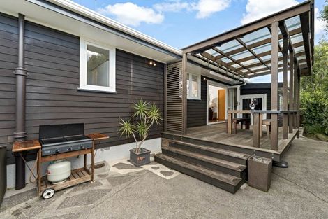 Photo of property in 6 Clinton Avenue, Te Atatu Peninsula, Auckland, 0610