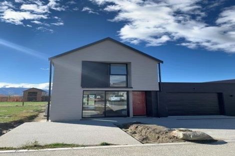 Photo of property in 6 Matakanui Lane, Wanaka, 9305
