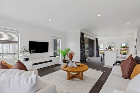 Photo of property in 10 Rochfort Crescent, Pyes Pa, Tauranga, 3112