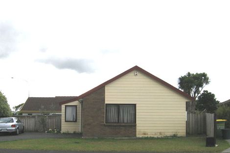 Photo of property in 2/61 Renoir Street, West Harbour, Auckland, 0618