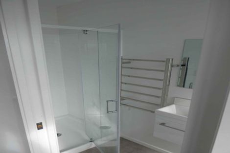 Photo of property in 4/504 Don Buck Road, Massey, Auckland, 0614