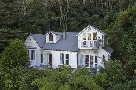 Photo of property in 61 Garden Road, Northland, Wellington, 6012