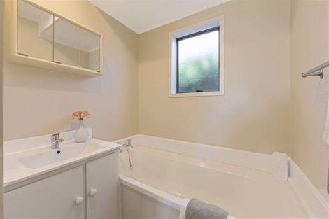 Photo of property in 2/36 Shanaway Rise, Hillcrest, Auckland, 0627