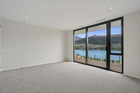 Photo of property in 6 Red Deer Rise, Kelvin Heights, Queenstown, 9300