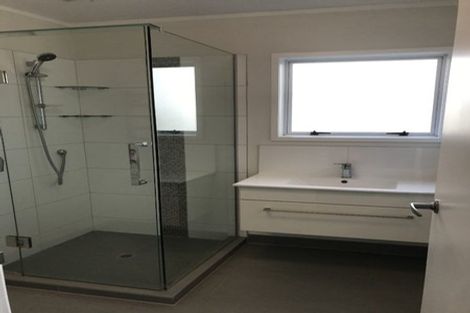 Photo of property in 27 Park Hill Road, Birkenhead, Auckland, 0626