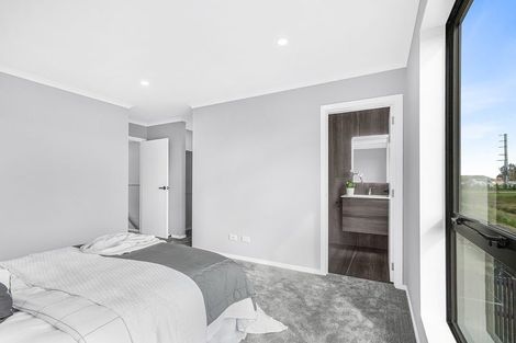 Photo of property in 20 Heketara Way, Massey, Auckland, 0614