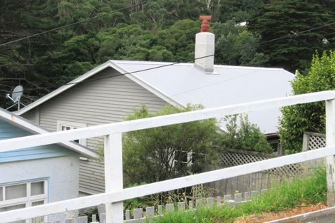 Photo of property in 21 Jackson Street, Island Bay, Wellington, 6023