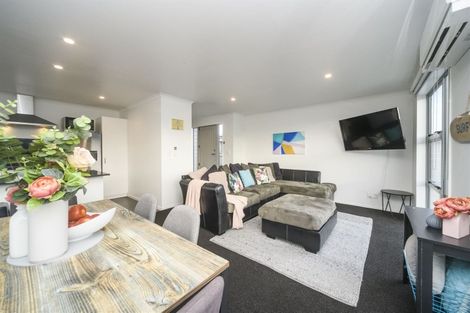Photo of property in 56 Exeter Crescent, Takaro, Palmerston North, 4412