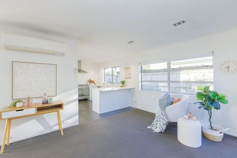 Photo of property in 11 Yarnbrook Grove, Churton Park, Wellington, 6037