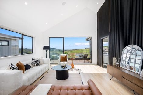 Photo of property in 60 Matangi View Drive, Orewa, 0931