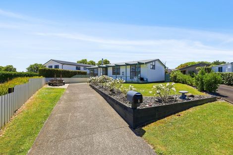 Photo of property in 6 Vela Place, Clarks Beach, 2122