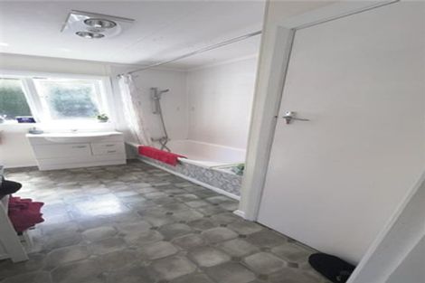 Photo of property in 82- 84 Queen Street, Westport, 7825