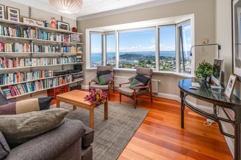 Photo of property in 30 Sugarloaf Road, Brooklyn, Wellington, 6021