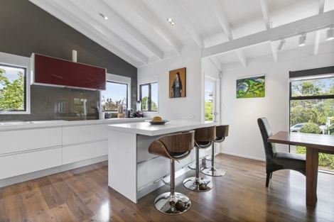 Photo of property in 2/24 Colonial Road, Birkenhead, Auckland, 0626