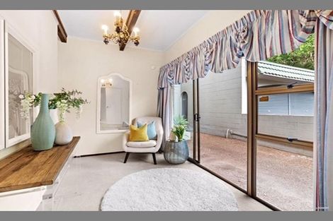 Photo of property in 16 Cobblestone Lane, Hillcrest, Auckland, 0627