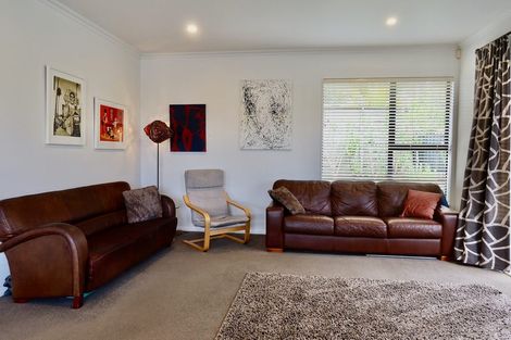 Photo of property in 7 Frenz Drive, Titirangi, Auckland, 0604