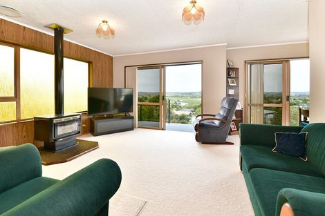 Photo of property in 16 Kaipara Crescent, Helensville, 0800