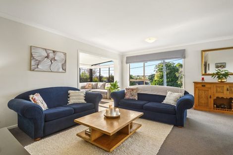 Photo of property in 33 Eversleigh Road, Belmont, Auckland, 0622