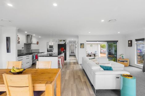 Photo of property in 67 Montgomery Crescent, Kinloch, Taupo, 3377