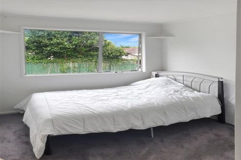 Photo of property in 32 Becker Drive, Weymouth, Auckland, 2103
