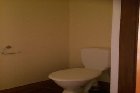 Photo of property in 100 Mortimer Terrace, Brooklyn, Wellington, 6021