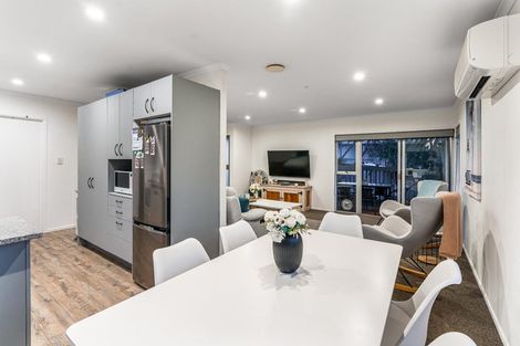 Photo of property in 2 Katrina Place, Massey, Auckland, 0614