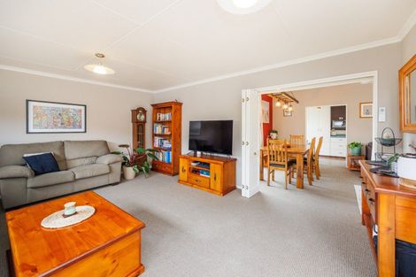 Photo of property in 121 Ruamahanga Crescent, Terrace End, Palmerston North, 4410