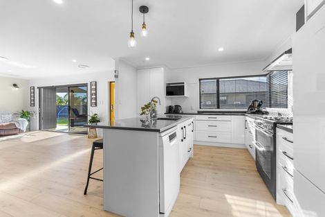 Photo of property in 23 Dreaver Drive, Waitara, 4320