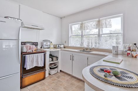Photo of property in 22 Kingdale Road, Henderson, Auckland, 0610