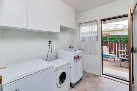 Photo of property in 1/27 Scott Road, Papakura, 2110
