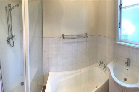 Photo of property in 9 Shirldale Place, Avonhead, Christchurch, 8042