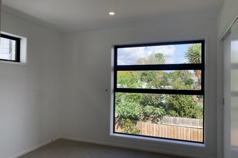 Photo of property in 24 Rauemi Way, Te Atatu South, Auckland, 0610