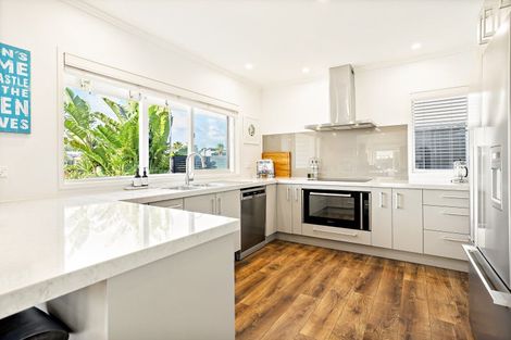 Photo of property in 14 Kelly Place, Whitianga, 3510