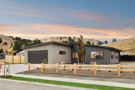 Photo of property in 6 Lake Mckay Drive, Luggate, 9382