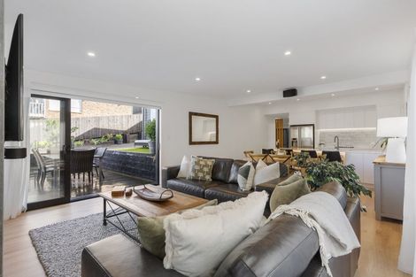 Photo of property in 39a Hyde Road, Rothesay Bay, Auckland, 0630