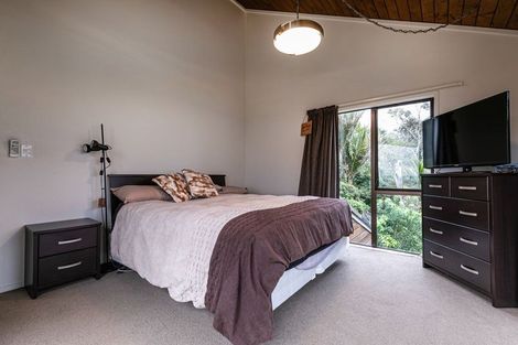 Photo of property in 922 West Coast Road, Waiatarua, Auckland, 0604